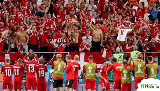丹麦球迷暗示横幅是什么梗|丹麦球迷暗示横幅是什么意思