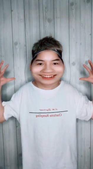 【抖音双手控脸特效怎么玩】双手控脸特效玩法攻略