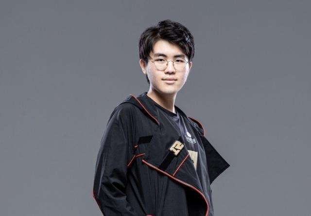S8八强赛超豪华解说公布！网友：没有了他，总觉得少了点什么！