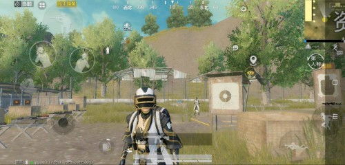 和平基地如何查看服装