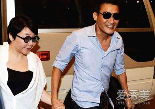 梁家辉全家福是怎么回事 梁家辉有几个孩子