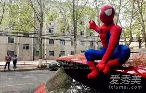 车上放蜘蛛人是什么意思 车上放蜘蛛人是什么梗