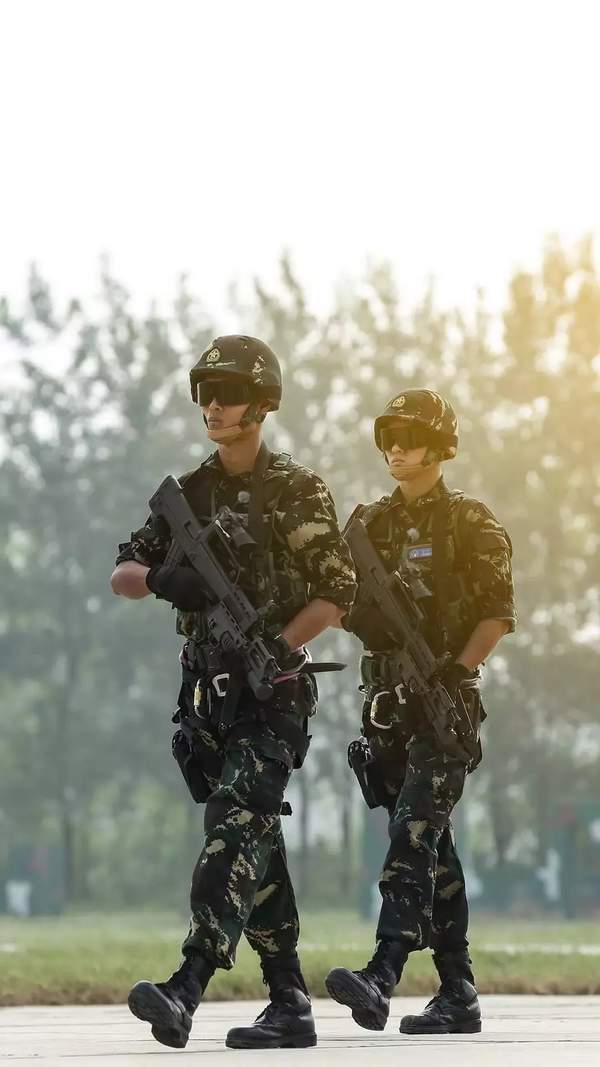 抖音八一壁纸潮图:青春有很多样子
