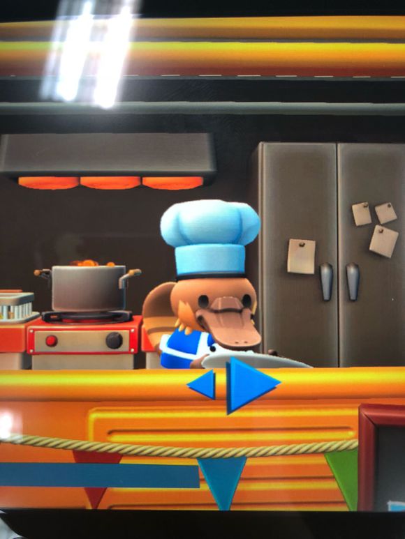 ⁄