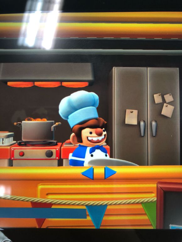 ⁄