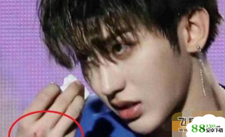 蔡徐坤眼睛被激光笔照射事件怎么回事_孙笑川为什么用激光笔照蔡徐坤