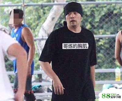 【哥练的胸肌微信表情包大全】哥练的胸肌表情包高清无水印图片分享