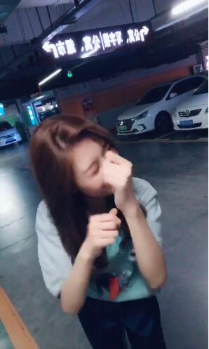 抖音温婉GucciGucciPradaPrada手势舞怎么拍摄？